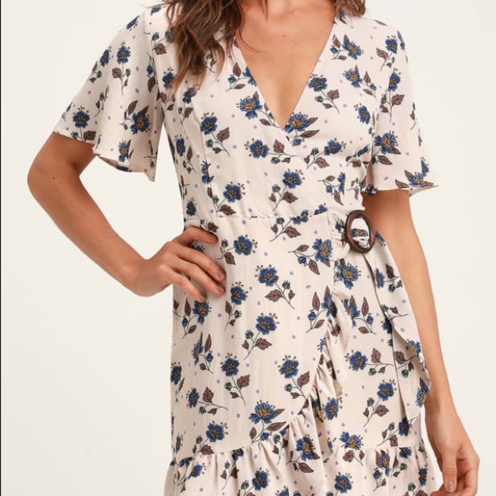 The J.O.A Lulus cascade beige dress